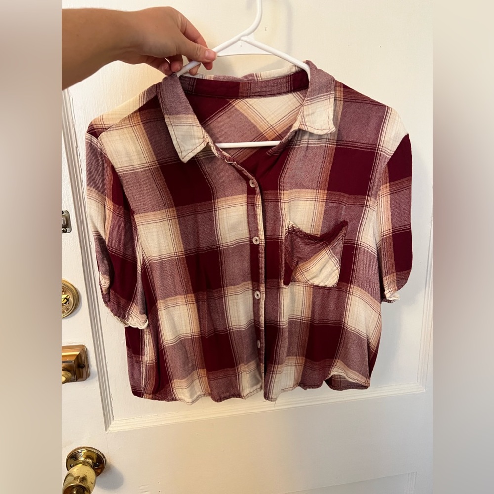 Unknown brand, cropped flowy flannel size small